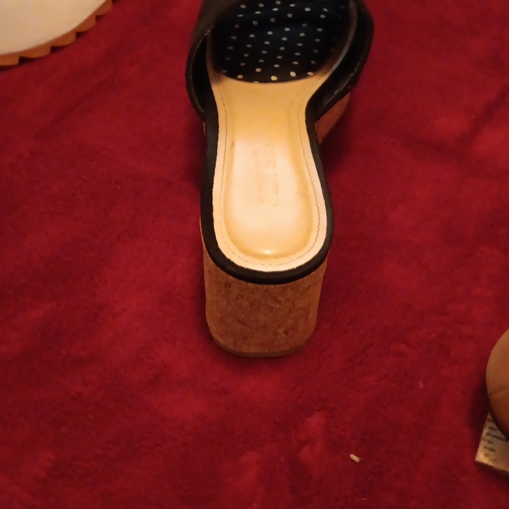 Shoe - Picture 3 of 4